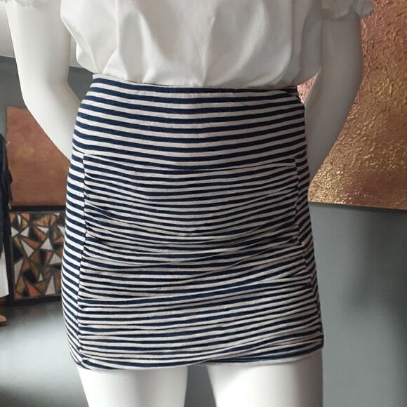 Guess By Marciano Linen Blend Mini Skirt - Picture 3 of 7